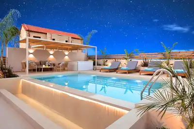 Image de Hidden Gem Villa Pool und Jaccuzzi by Interhome