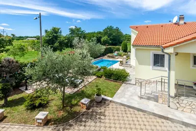 Villa Sole, Ferienvilla mit eigenem Pool bei Pula by Interhome