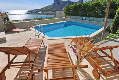 Image de Geräumiges Ferienhaus in Omiš mit Privatem Pool by Interhome