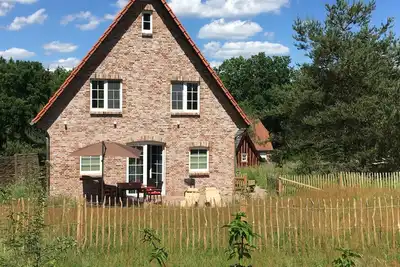 Image de Haus Hartriegel im Bispinger Heidezauber by Interhome