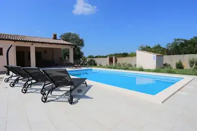 Image de Haus Nina mit beheiztem Schwimmbad by Interhome