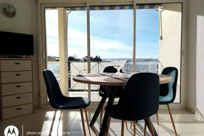 Image de Appartement refait à neuf vue mer avec balcon terrasse, à 100m de la plage!