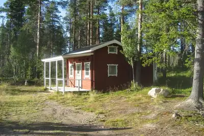 Image de Schwedisches Holzhaus mit Grill und Terrasse by Interhome