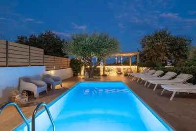 Image de Schöne Pool-Villa Terpsis by Interhome