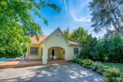 Image de Klimatisiertes Ferienhaus in Siófok mit Grill by Interhome