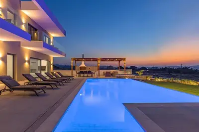 Image de Ferienvilla Azalea mit Schwimmbad by Interhome
