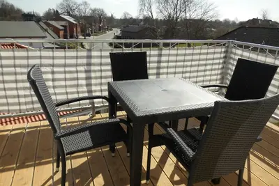 Image de Charmante Fewo mit Großem Balkon by Interhome