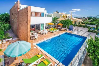 Image de Chalet \"Villa Oceano\" mit privatem Pool by Interhome