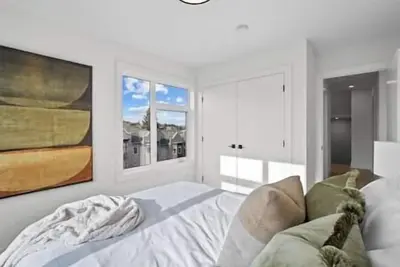 Image de 16 Guests | 2 King Beds | Game Room | 8 Br| Garage