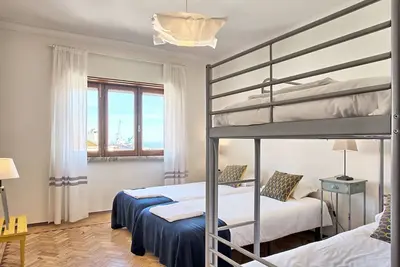 Image de Studio für 17 Personen und 1 Kind in Lissabon by Interhome
