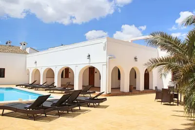 Image de Schönes Haus in Villena mit fabelhaftem Pool by Interhome