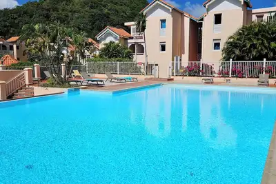 Image de T2 piscine proche plages et bourg