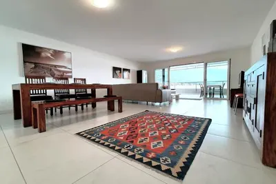 Image de Lake View Penthouse 701 by Interhome