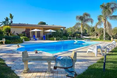 Image de in Castelvetrano mit Gepflegtem Garten by Interhome