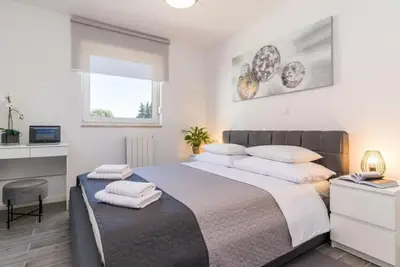 Image de Wohnung mit Blick auf das Wasser by Interhome