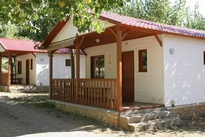 Image de Gemütlicher Ferienbungalow Isabena by Interhome