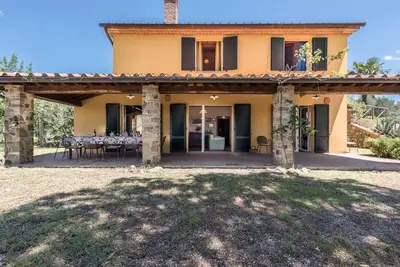 Image de Villa Bellaria mit Pool und Klimaanlage by Interhome