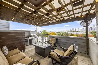 Image de Rooftop EaDo Nr Downtown | Yard Bbq Games WiFi