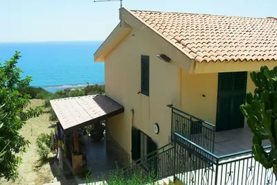 Image de Exklusive Villa mit Strandblick by Interhome