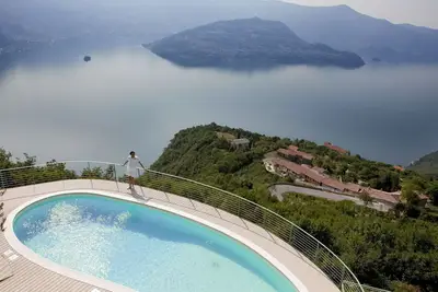 Image de Mantegna - garten mit seeblick und schwimmbad by Interhome