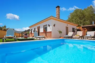 Image de Ganzes Haus in Comares mit abschließbarem Parkplatz by Interhome