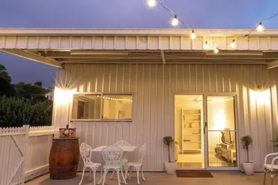 Image de Luxury 1-Bedroom Hinterland Suite | Private | Walk to Cafés & Wineries