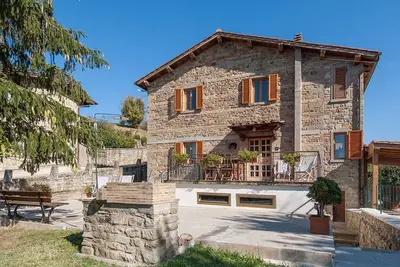 Image de Fichtenhaus mit Schwimmbad zwischen Florenz und by Interhome