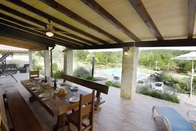 Image de Villa avec piscine privée et jardin