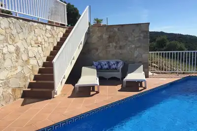 Image de Gemütliches Ferienhaus mit Pool und Meerblick by Interhome