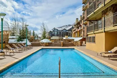 Image de Lionshead Village 2br with Rooftop Pool 100 Yards to Lift