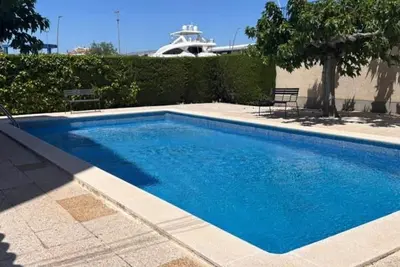 Image de Bel Appartement 1 Chambre avec Piscine Commune, Proche Plage de Santa Margarita - Roses, Espagne