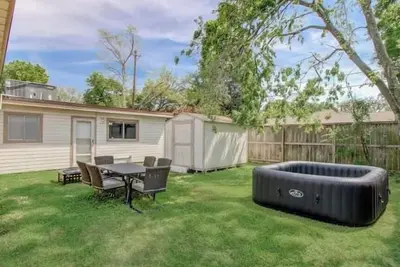 Image de Spacious & Relaxing Retreat | Hot Tub | Backyard Oasis