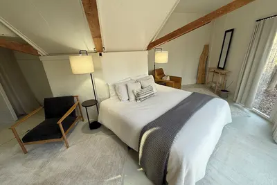 Image de The Octagon Oasis — a one-of-a-kind retreat in charming Elkin, Nc.