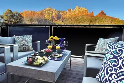 Image de 180 Degree Views Of The Red Rocks W/3 Master EnSuite Bedrooms, Views Galore! ! !