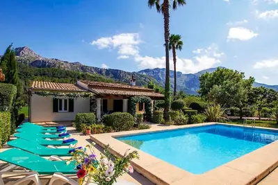Image de Fantastische Villa in einer ruhigen Gegend in der Nähe von Pollensa by Interhome