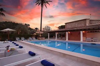 Image de Beeindruckende große Villa in der Nähe von Cala San Vicente by Interhome