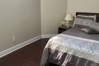 Image de Cozy 3 bed rooms basements apartment