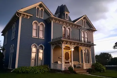 Image de Unique Victorian-era Home with ornate elements and all the modern-day luxuries