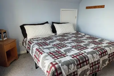 Image de Mink Mountain lakefront house with hot tub. Per friendly.