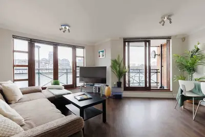 Image de Contemporary 2bdr Flat with Waterside Views