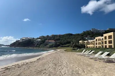 Image de Luxury Beachfront 3-Bedroom Condo | Ocean View