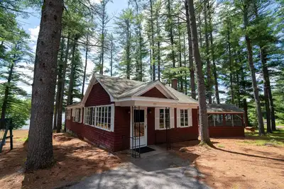 Image de Classic Maine Lake House Getaway : Beach, Dock, Fire Pit & Panoramic Views