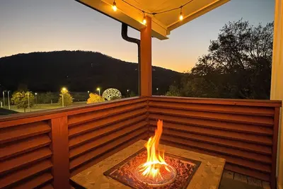 Image de Mtn view townhome on Riverwalk near Stadium w Pool/Bikes