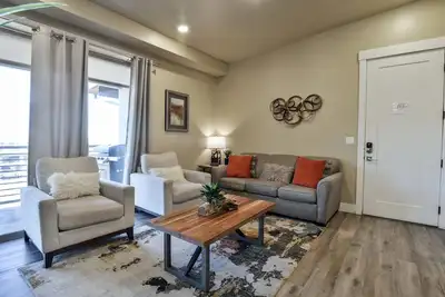 Image de C10-C11 Combo-Luxurious Moab Vacation Rental~Pool