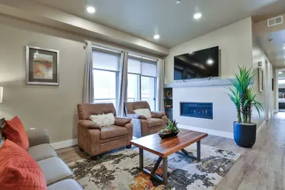 Image de C9 and C12 Combo - Sage Creek - Elevated Pool View