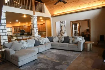 Image de Lakefront 4 bedroom/4 bath family retreat with bunk room and beautiful views