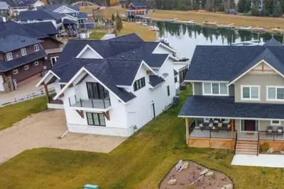 Image de Modern Home on Gull Lake - Lots of room for family get-togethers!