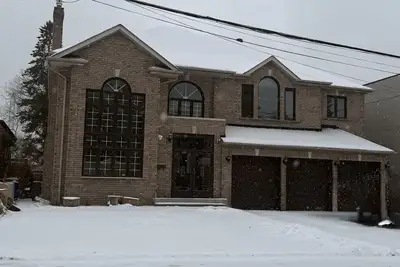 Image de Grand Classic Estate In An Elite Neighbourhood