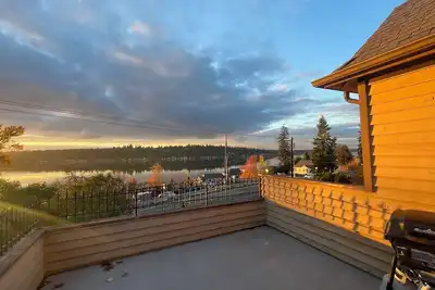 Image de Delightful 3-bedroom house in welcoming lake facing Sammamish house