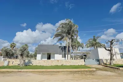 Image de Boomerang Villas 2 – Villa indipendente con Jacuzzi esterna riscaldata – a pochi minuti dalla Salina dei Monaci